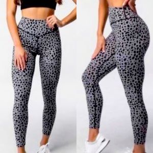 NEW Vitality Balance Athletica Cheetah Leggings in Gray Amplify Align Pant